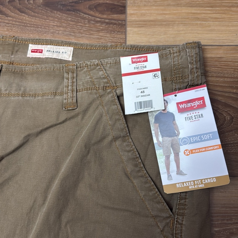 Men’s cargo shorts. - Picture 2 of 3